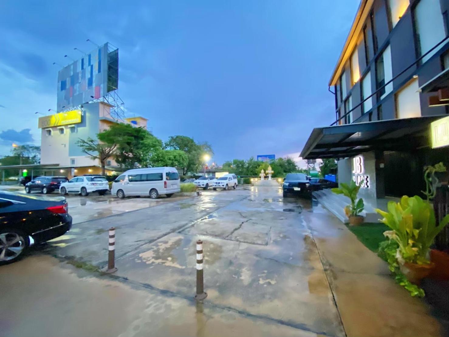 Jb Place Nakhon Pathom Luaran gambar