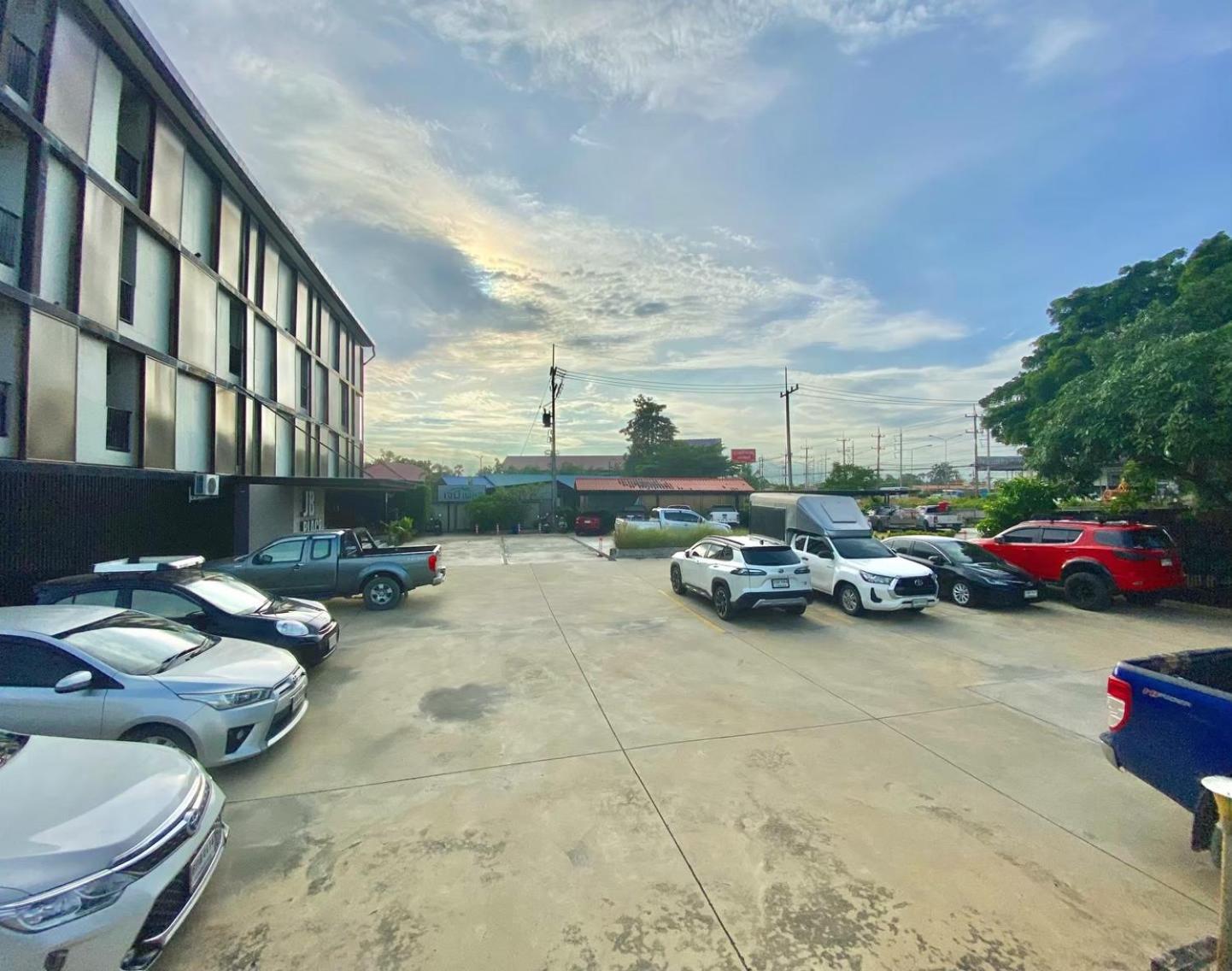 Jb Place Nakhon Pathom Luaran gambar